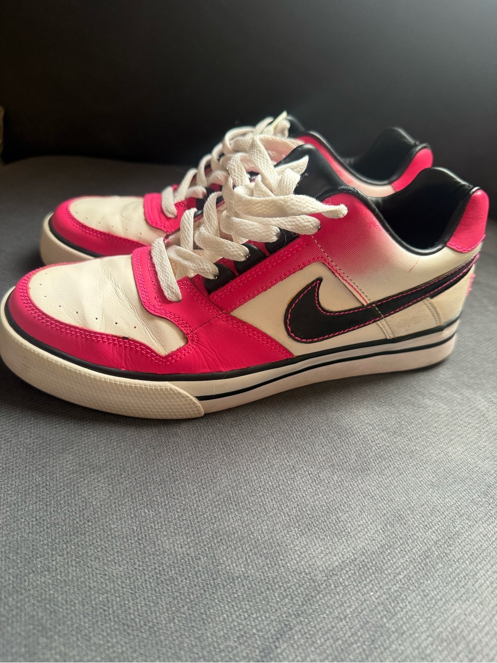 Nike women’s Low-Top Sneakers - White & Pink - Picture 3 of 7